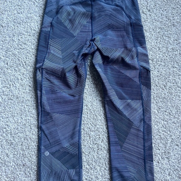 Lululemon Speed Up Crop (21")
Etch Hail Midnight Navy - Picture 2 of 3